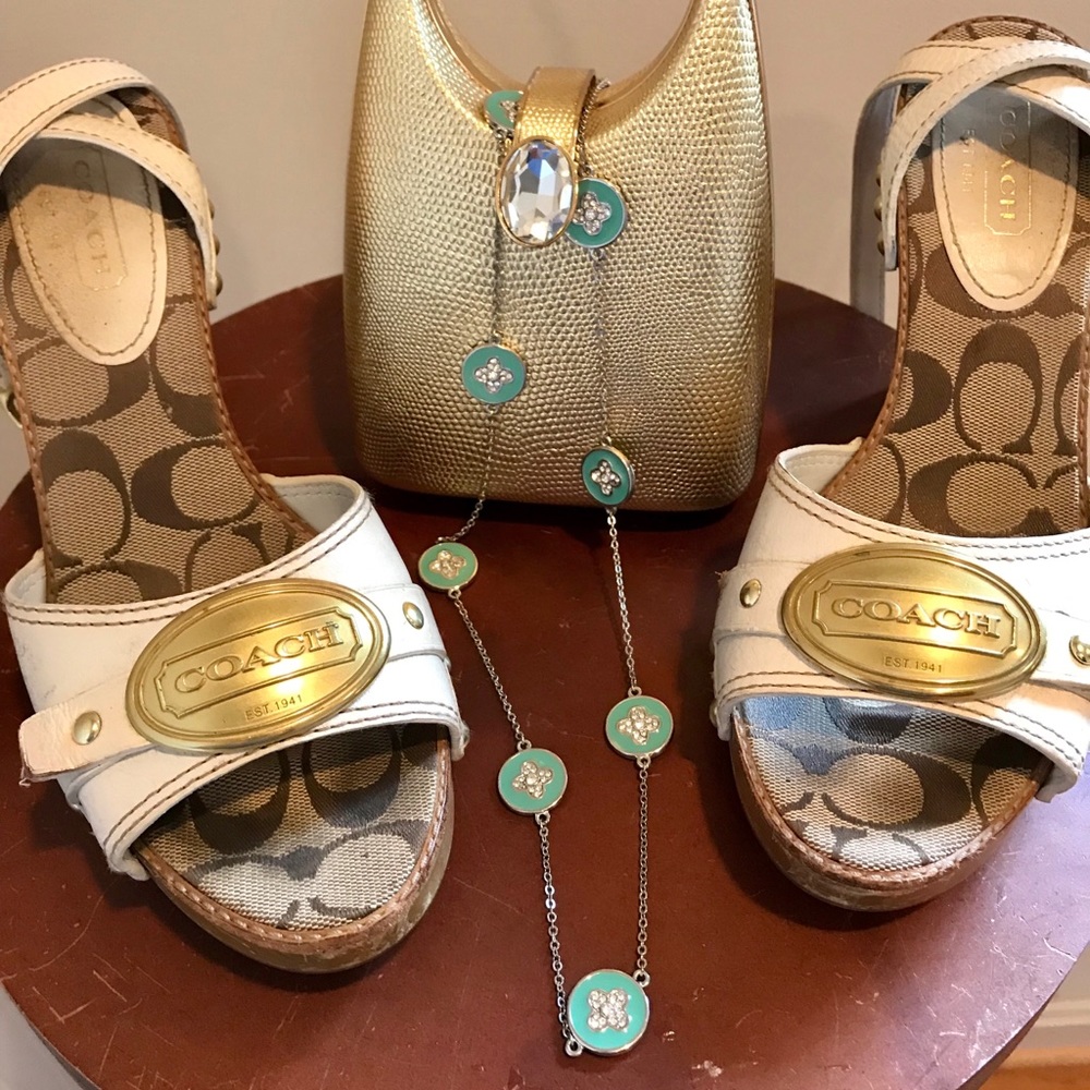 Quatrefoil (Clover) necklace.